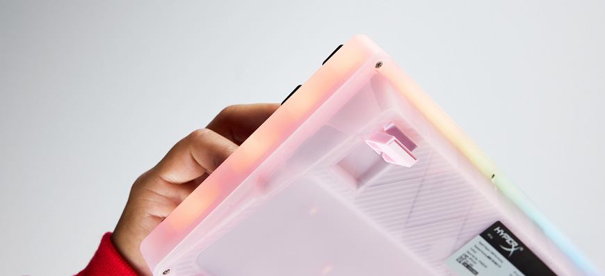 HyperX Origins 2 1800 Housing – detail spodní části s nožičkou a průsvitným rámem