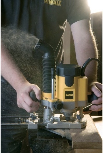 Frézka horní Dewalt DW621 1 100W Frézka horní Dewalt DW621 1 100W