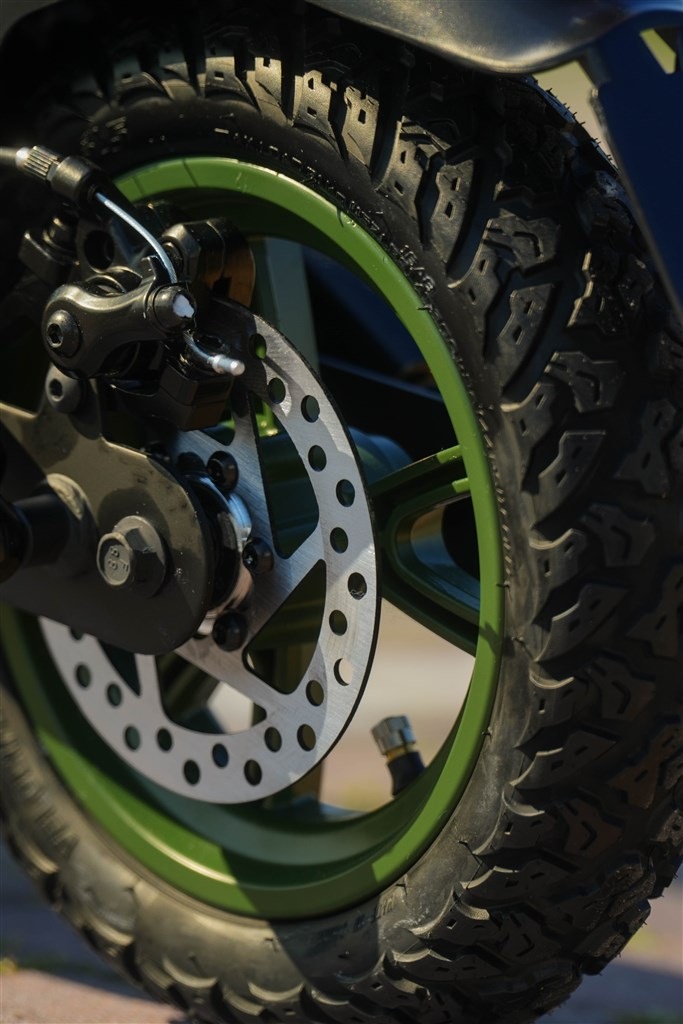 Elektrická koloběžka Jeep 2xe ADVENTURER TS zelená