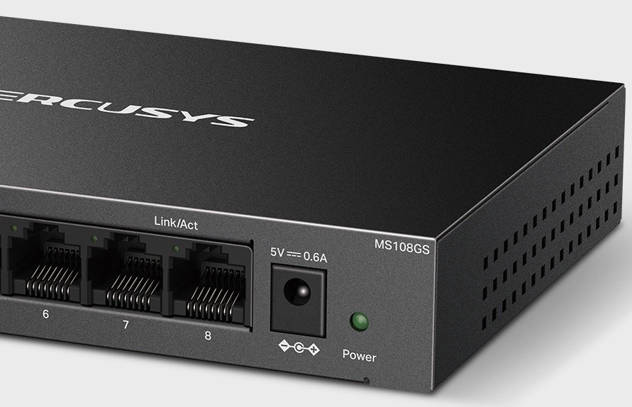 Switch Mercusys MS108GS (MS108GS) černý Detail pravé části switche s porty RJ45 číslo 6 až 8, konektorem napájení 5 V / 0,6 A, zelenou kontrolkou a větracími otvory.