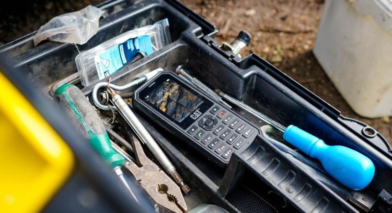 Mobilní telefon Caterpillar CAT B26 černý Mobilní telefon Caterpillar CAT B26 černý