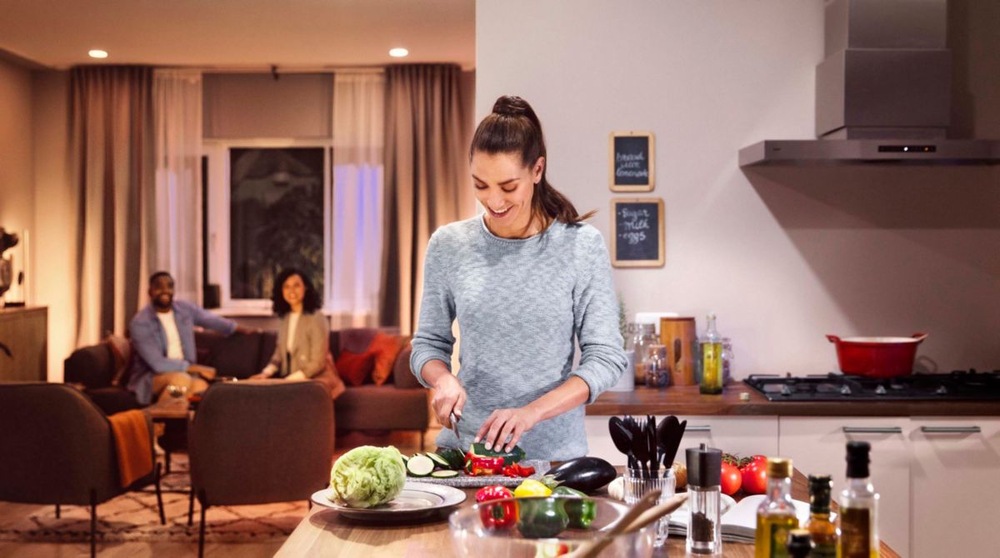 Bodové svítidlo Philips Hue Buckram White Ambiance Spot, bez ovladače černé Bodové svítidlo Philips Hue Buckram White Ambiance Spot, bez ovladače černé