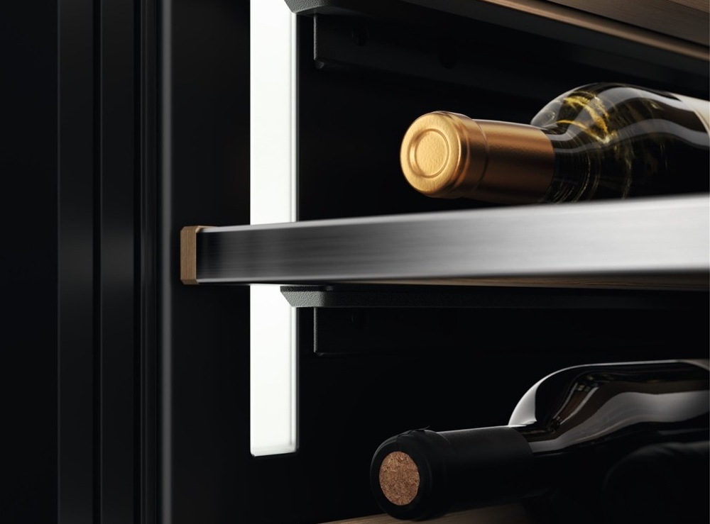 Vinotéka Electrolux EWUS040B8B černá Vinotéka Electrolux EWUS040B8B černá