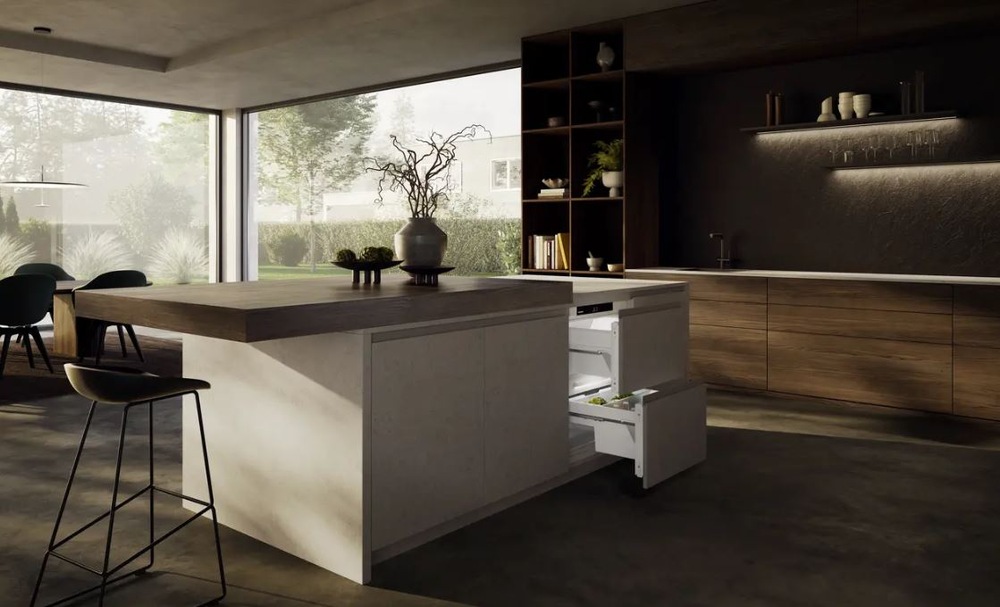 zabudovaná lednice Liebherr URDd 375i ve tmave kuchynské lince, zasuvka je povysunutá.