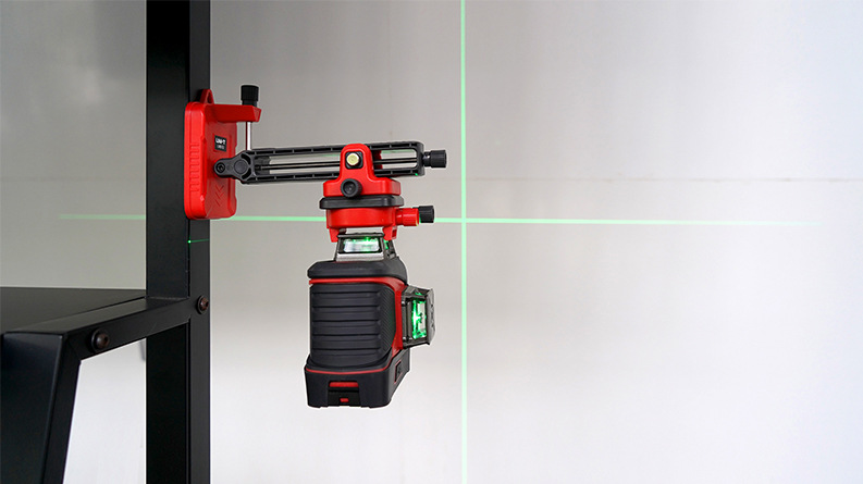 Křížový laser UNI-T LM575LD Křížový laser UNI-T LM575LD poskytuje rozsah s poloměrem měření 360°