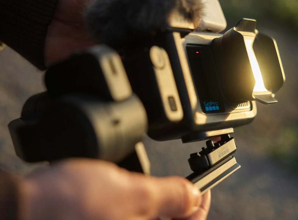 Outdoorová kamera GoPro MISSION 1 PRO Ultimate Creator Edition černá Detail kamery GoPro při natáčení venku