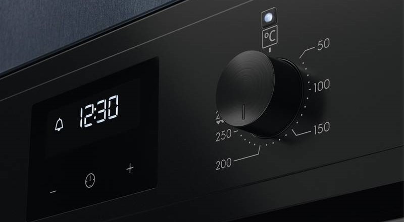 Trouba Electrolux EOC6P77H černá