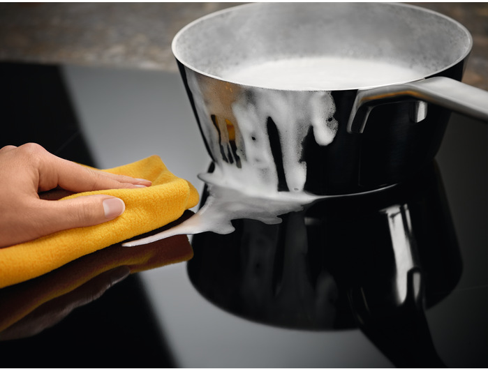 Indukční varná deska Electrolux EIS8134 černá Má spoustu bezpečnostních prvků