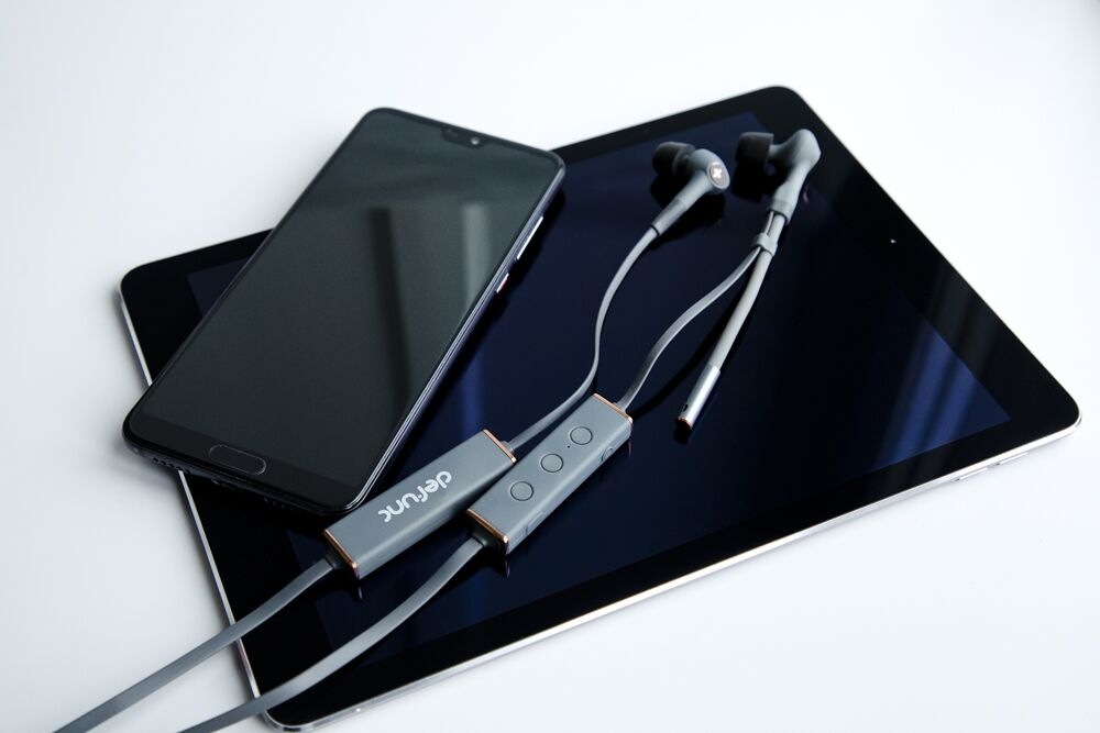 Sluchátka Defunc Mobile Gaming Earbud černá