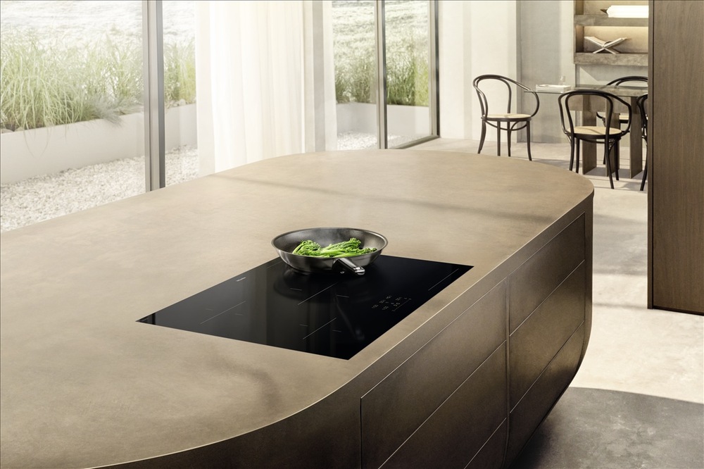Indukční varná deska Miele KM 8484 FL černá PowerFlex XL zóny nabízejí spojení ploch a výkon boosteru až 7 360 W pro extrémně rychlé vaření