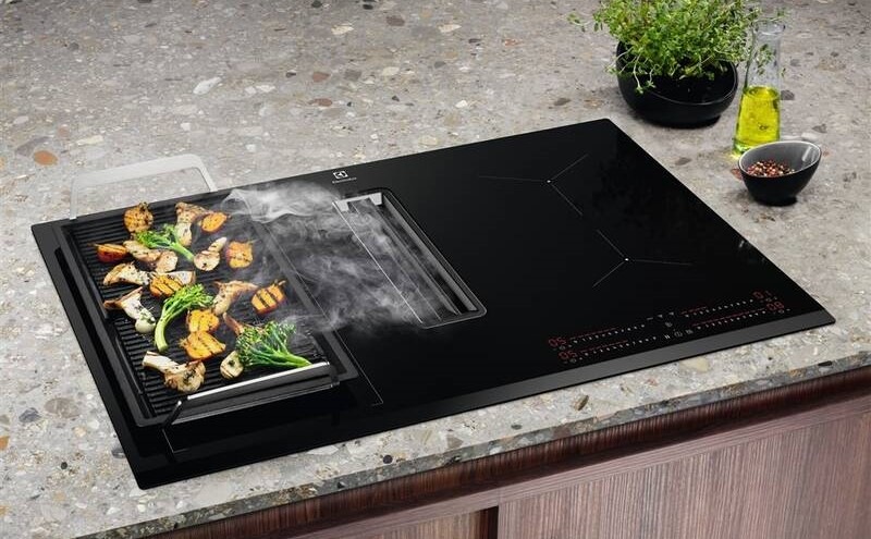 Indukční varná deska s odsáváním Electrolux KCC83443 černá
