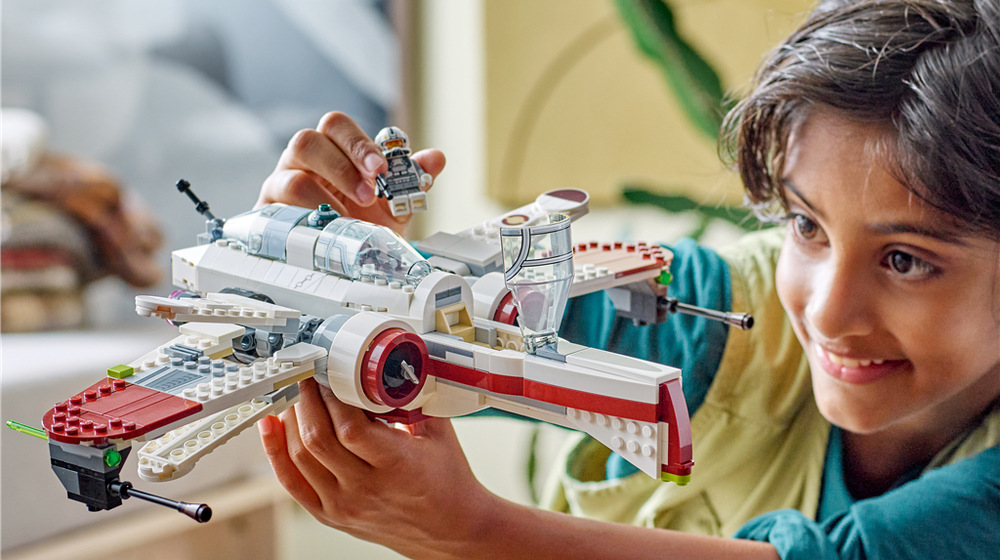 Stavebnice LEGO® Star Wars™ 75402 ARC-170 Starfighter™ Odd Ball, Jago, klonový pilot a droid R4-P44 tvoří kompletní posádku připravenou na vesmírné mise.