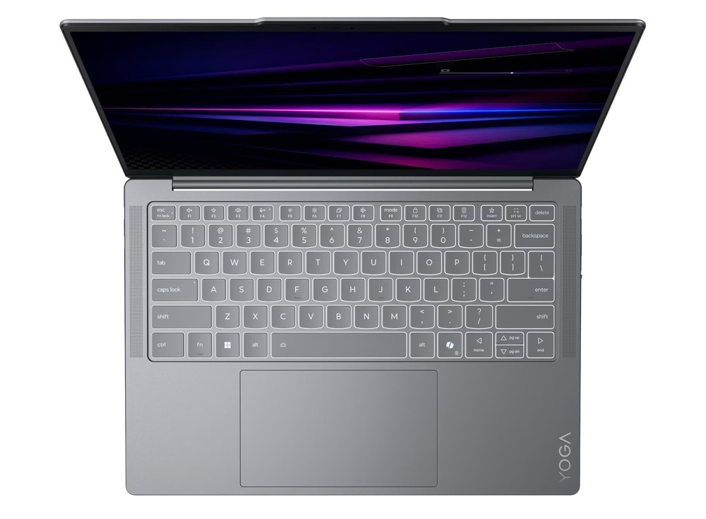 Notebook Lenovo Yoga Slim 7 stříbrný Pohled shora na klávesnici notebooku Lenovo Yoga Slim 7 14IPH11