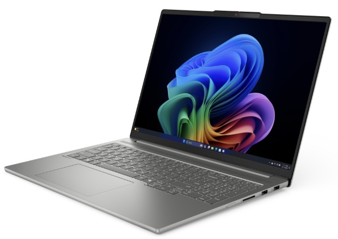 Notebook Lenovo IdeaPad Pro 5 16IAH10 s otevřeným displejem při pohledu zprava