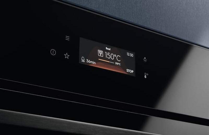 Trouba Electrolux 800 PRO EOB8S39Z černá