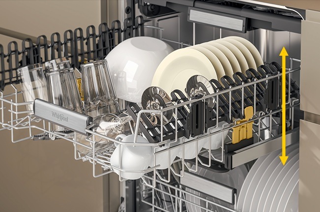Myčka nádobí Whirlpool WH4FFC14BN6W bílá Detail obrázku myčky s možnosti výškového nastavení koše.