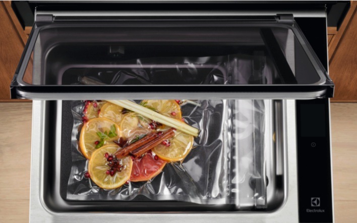 Vestavná zásuvka Electrolux Série 900 KBV14T černá Electrolux KBV14T