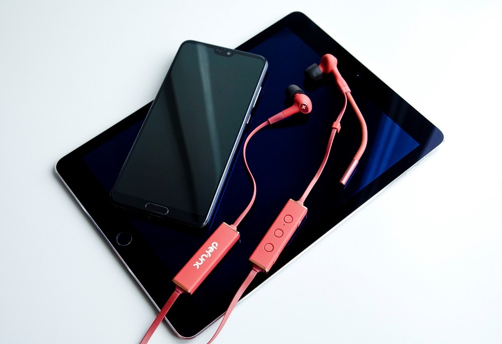 Sluchátka Defunc Mobile Gaming Earbud červená Sluchátka Defunc Mobile Gaming Earbud červená