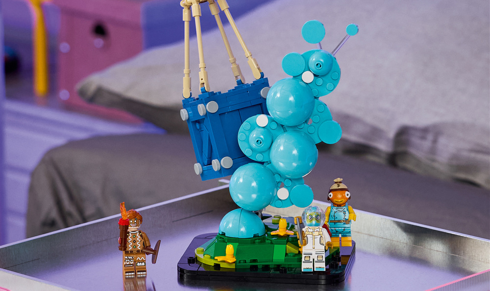 Stavebnice LEGO® Fortnite® 77080 Supply Drop Model LEGO Supply Drop zachycuje známou scénu ze hry Fortnite a skládá se z podstavce, kouře a otevírajícího zásobovacího balíku.
