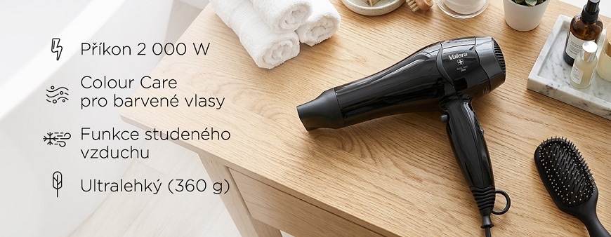 Černý fén Valera Excel 2000 Ionic na dřevěné desce s popisem vlastností: Příkon 2000 W, Colour Care pro barvené vlasy, Funkce studeného vzduchu, Ultralehký (360 g).