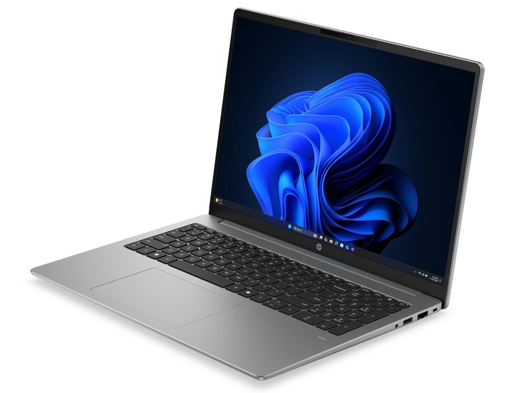 Notebook HP 200 G2a 16" šedý Otevřený a zapnutý notebook HP 200 G2a otočený doleva