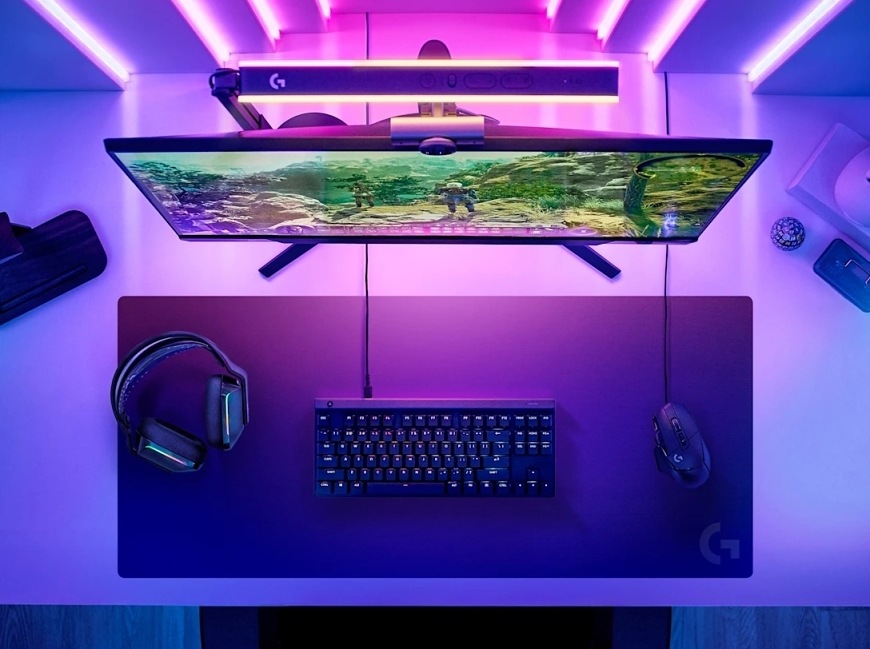 Podložka pod klávesnici a myš Logitech G840 XL Cloth Gaming Mouse Pad - EWR2 černá Logitech G840 XL Cloth Gaming Mouse Pad – podložka pod klávesnici a myš na herním stole