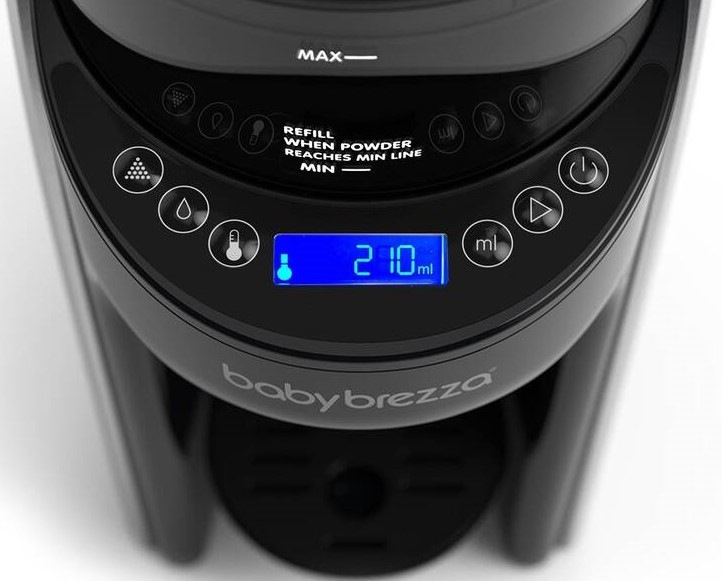 Detailní pohled na ovládací panel ohřívače mléka Baby Brezza Formula Pro Advanced Black.