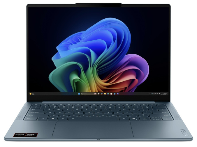 Modrý notebook Lenovo Yoga Slim 7 14AKP10 s otevřeným systémem Windows 11