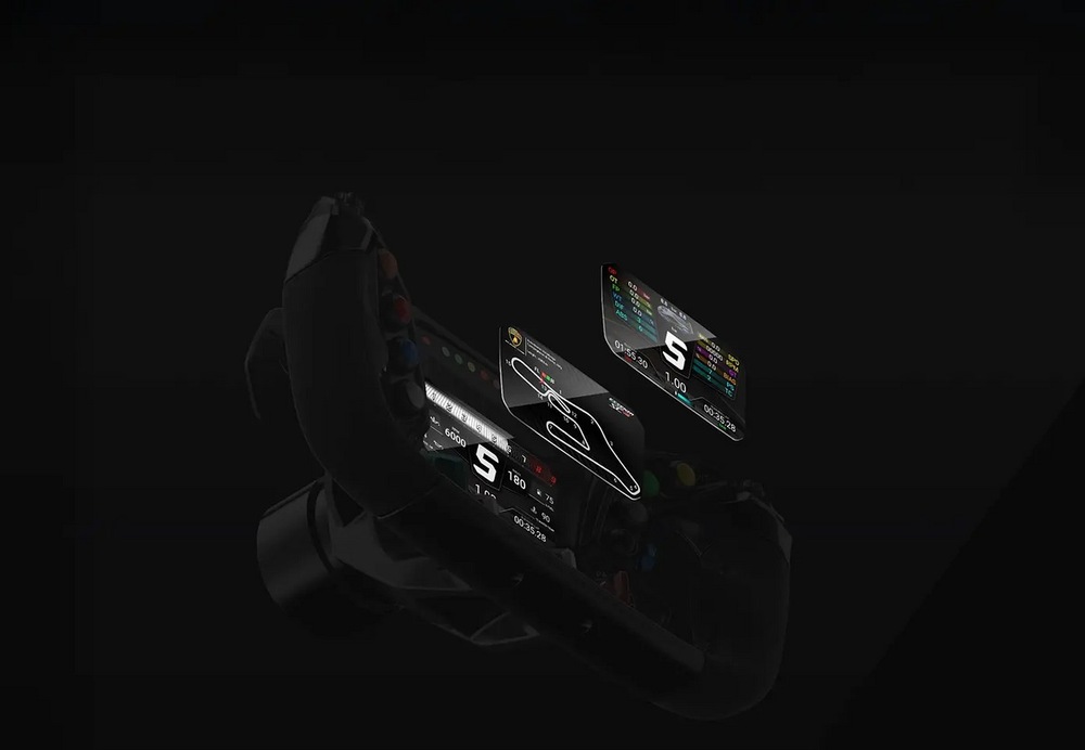 Záběr na LCD displej volantu Moza Racing Lamborghini Essenza SCV12 s ilustrací hned několika elektronických palubních desek.