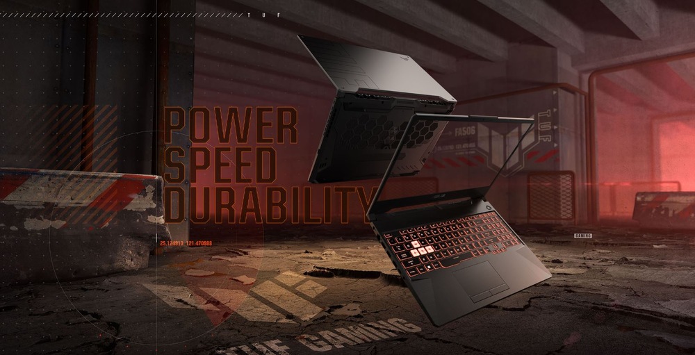 Temný obrázek v industriálním stylu zobrazující robustní notebook s červeně podsvícenou klávesnicí, vznášející se nad texturovanou podlahou. Ve scéně vidíme slova „Výkon, rychlost, odolnost“.