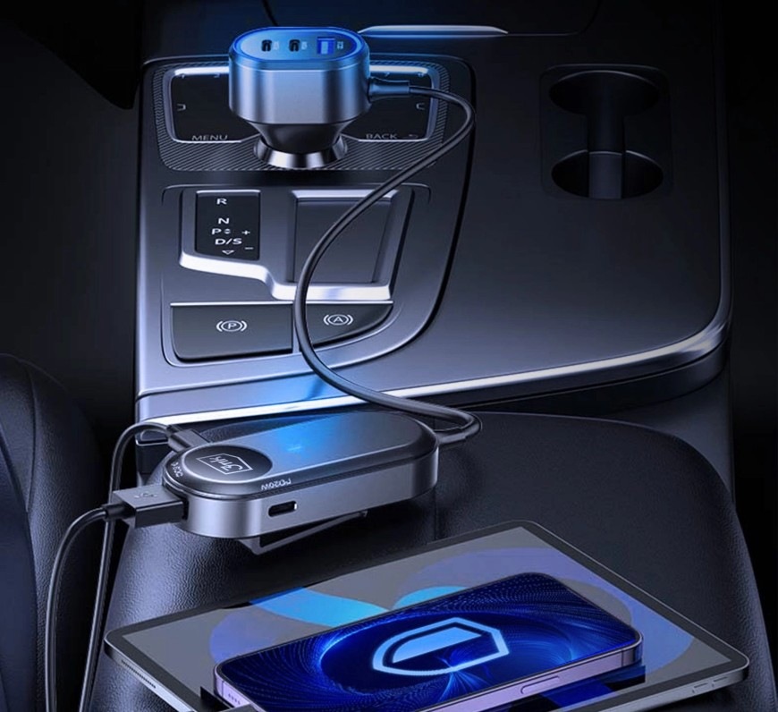 Adaptér do auta 3mk Double Car Charger 135W černý Adaptér do auta 3mk Double Car Charger instalovaný v interiéru auta