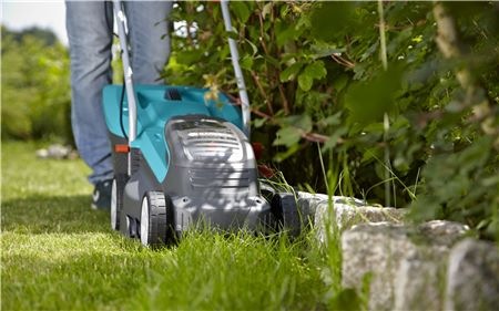 Sekačka Gardena PowerMax Li-40/32 (s baterií) Sekačka Gardena PowerMax Li-40/32 (s baterií)