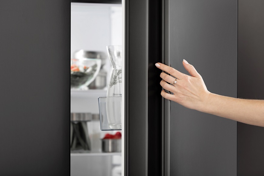 Chladnička s mrazničkou Hisense RB390N4BFC černá Kombinovaná chladnička Hisense RB390N4BFC, černá, Dveřní alarm