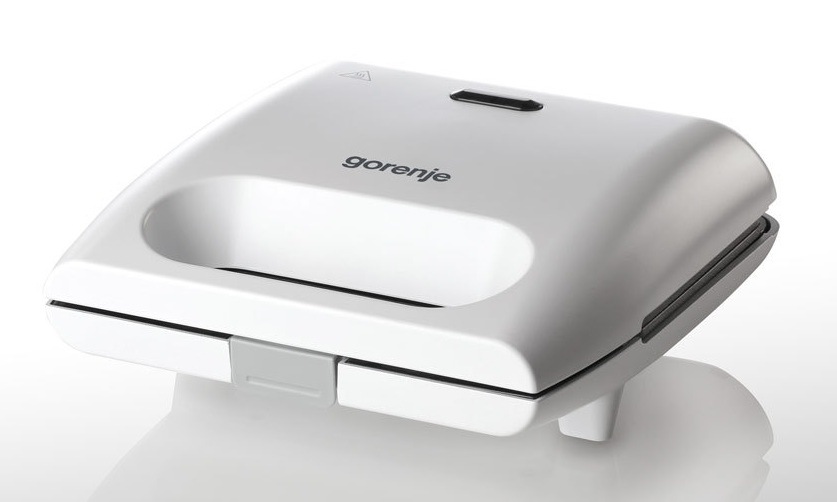 Přední pohled na sendvičovač Gorenje SM701GCW v bílém provedení.