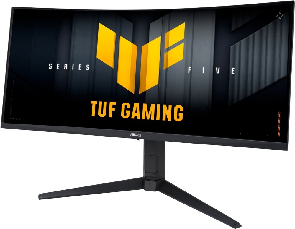 Herní monitor Asus TUF Gaming VG34WQML5A černý Na obrázku je herní monitor Asus TUF Gaming VG34WQML5A 34" z předního šikmého pohledu. Monitor má širokoúhlou prohnutou obrazovku s tenkými rámečky a černé provedení. Stojí na stabilním herním stojanu se třemi štíhlými nohami. Na displeji je tmavá grafika s velkým žlutým logem TUF Gaming a nápisem TUF GAMING.