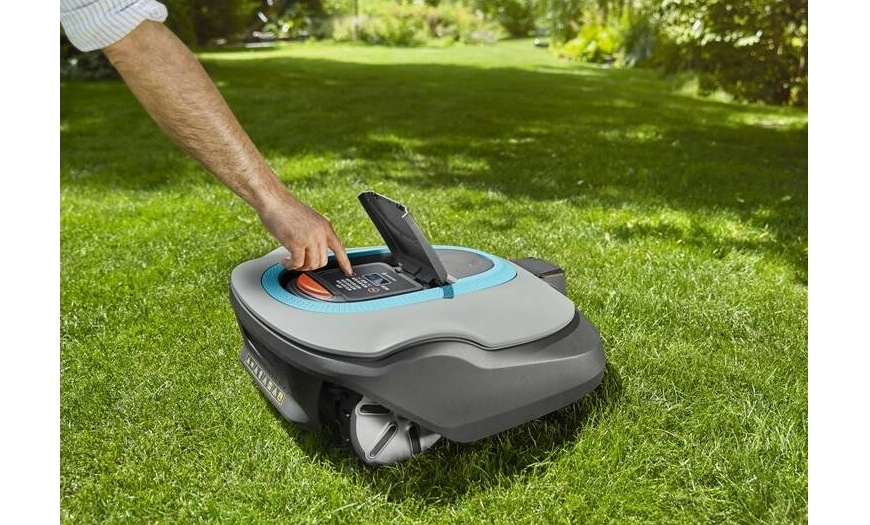 Robotická sekačka Gardena SILENO+ 2 000 CS nezanechává pruhy a seče jen tam, kde je to třeba.