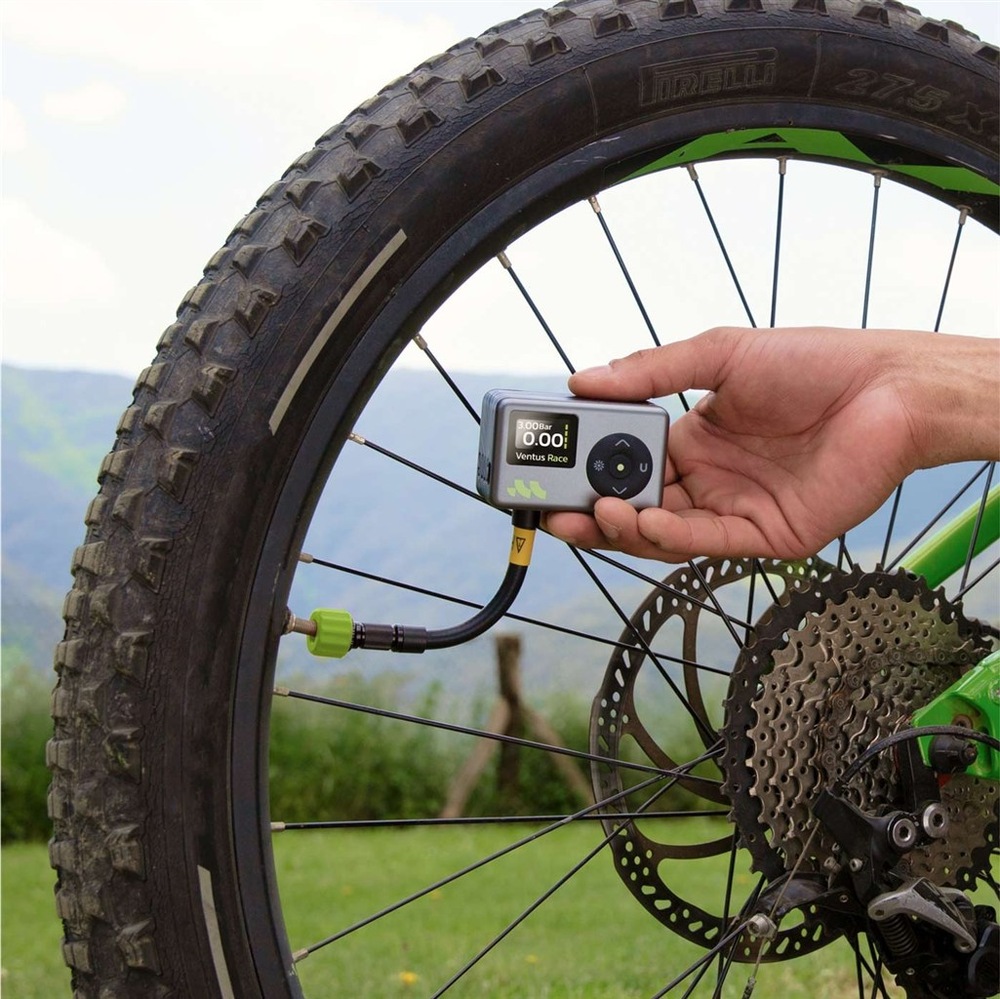Kompresor Woowind Ventus Race černý Kompresor Woowind poskytuje maximální tlak 120 PSI