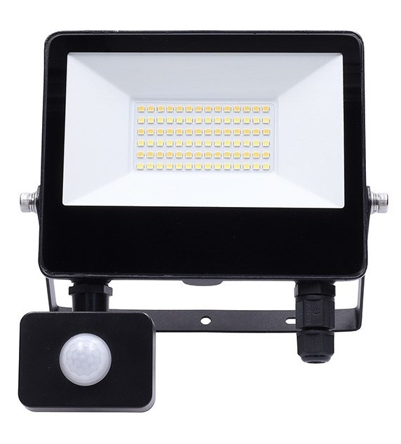 Reflektor Solight s LED integrovaným světlem, světelný tok 3 900 lumenů, černá barva