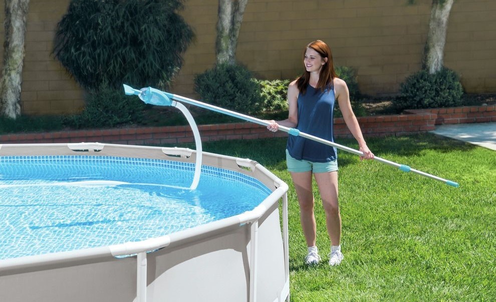 Bazénový vysavač Intex DeLuxe s tyčí (28003) - zánovní - 24 měsíců záruka Bazénový vysavač Intex DeLuxe s tyčí (28003) - zánovní - 24 měsíců záruka
