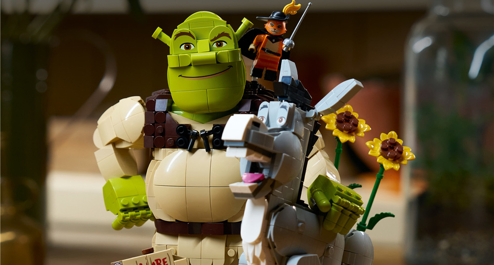 Stavebnice LEGO® Shrek 72423 Shrek, Oslík a Kocour v botách Pohyblivé hlavy, končetiny, uši i ocasy umožňují měnit výrazy hrdinů a vytvářet vlastní vtipné pózy.