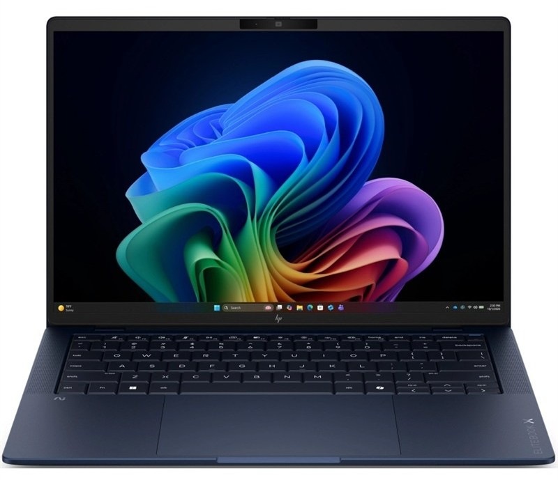 Otevřený a zapnutý notebook HP EliteBook X G2i zepředu