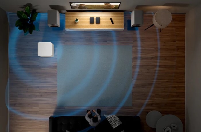 Subwoofer Fosi Audio SW10 bílý Měnič s vyřazováním směrem dolů využívá podlahu jako odrazovou plochu, aby se basy rozprostřely rovnoměrně po celé místnosti.