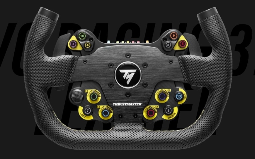 Čelní pohled na volant EVO Racing 31U s ovládacími tlačítky označenými čísly a barevnými rámečky