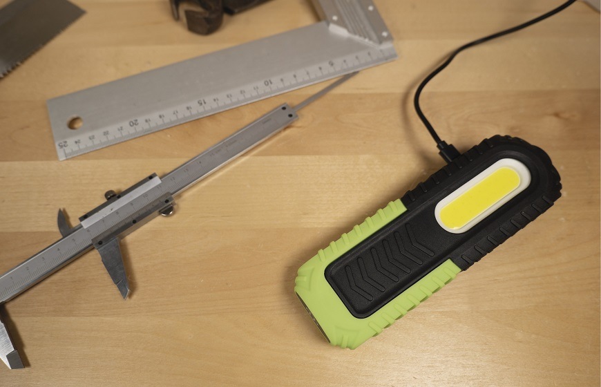 Svítilna EMOS COB LED + LED, 400 lm, 2000 mAh svítilna BENP4531