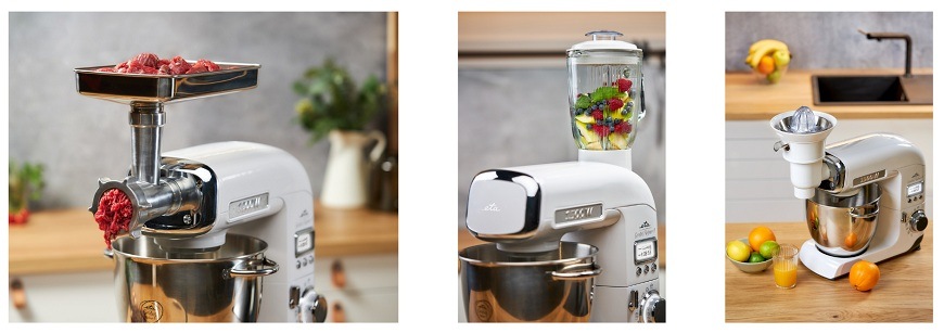 Tři ukázky příslušenství pro kuchyňský robot ETA Gratus Evo Vital: mlýnek na maso, skleněný stolní mixér s ovocem a lis na citrusy s pomerančovou šťávou