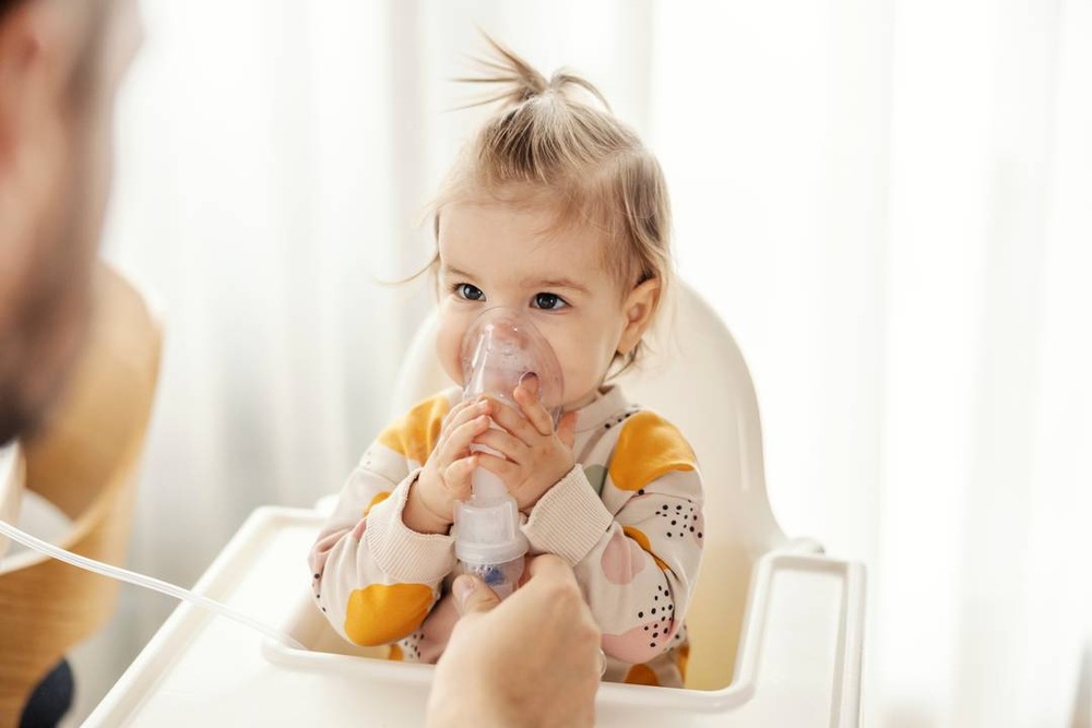 Dětský inhalátor kompresorový Laica LAI NE3004 bílý V balení inhalátoru najdete dvě masky – pro děti i dospělé, náustek pro inhalaci ústy a nástavec pro dýchání nosem.