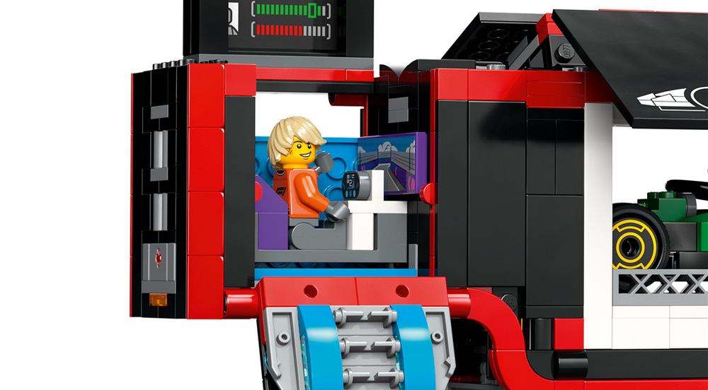 Velký transportér měří 44 cm a jeho stavění z 1 086 dílků doplňuje aplikace LEGO Builder s 3D prostředím.