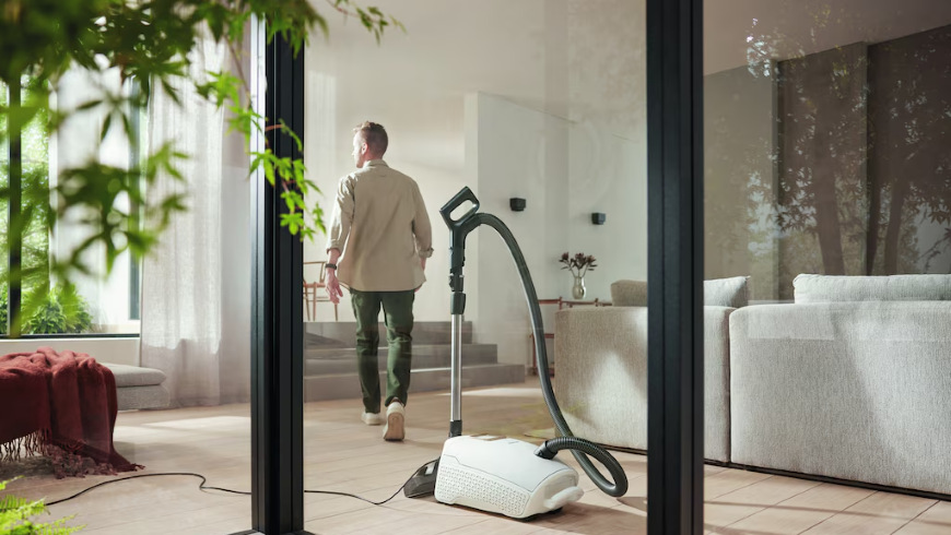 Podlahový vysavač Miele Guard L1 Red Pulse Rubínově červená Velvet