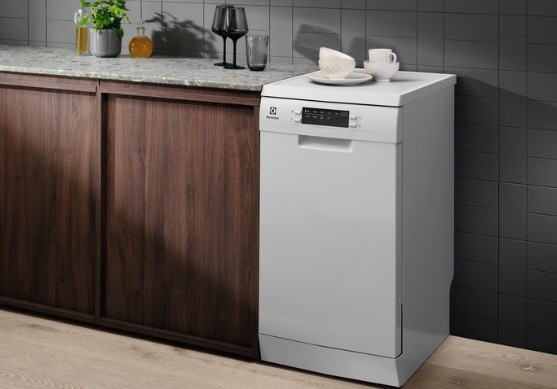 Myčka nádobí Electrolux Série 700 ESG42310SW bílá