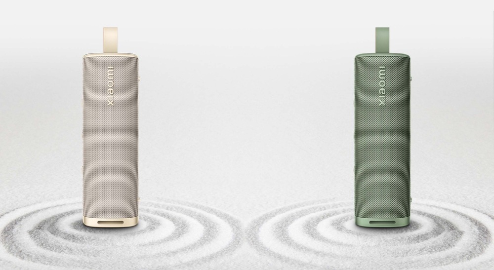 Přenosný reproduktor Xiaomi Sound Outdoor (30W) zelený Pohled na dva odlišně barevné reproduktory Xiaomi